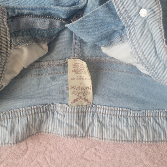 Womens shorts - Picture 3 of 3